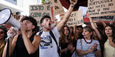 Last week, hundreds of students, parents, teachers and members of several opposition parties protested outside the education ministry in Lisbon. Photograph: Diogo Ventura/Observador